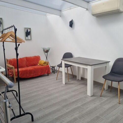 Fauteuil et coin repas